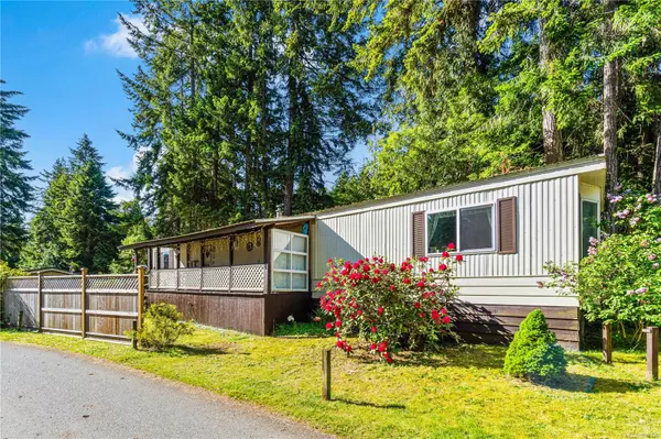3920 Island Hwy W #32, Qualicum Beach, BC V9K 2C2