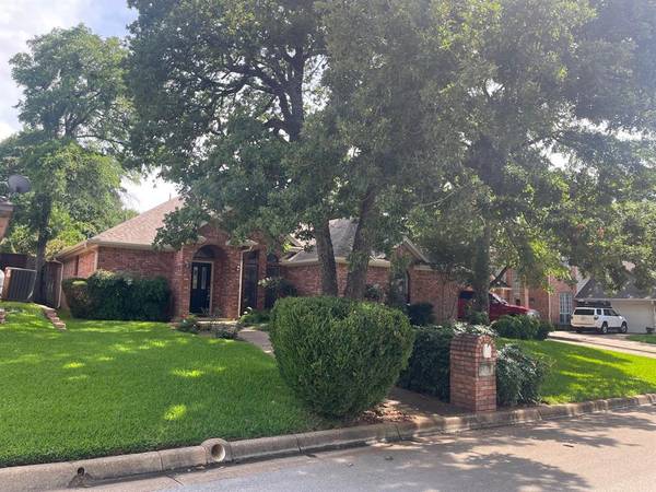 3406 Blue Forest Drive, Arlington, TX 76001