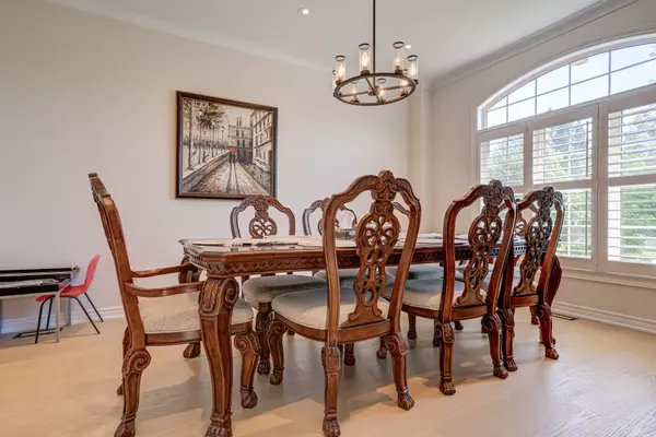 Oakville, ON L6H 7W3,2522 Lyndhurst DR