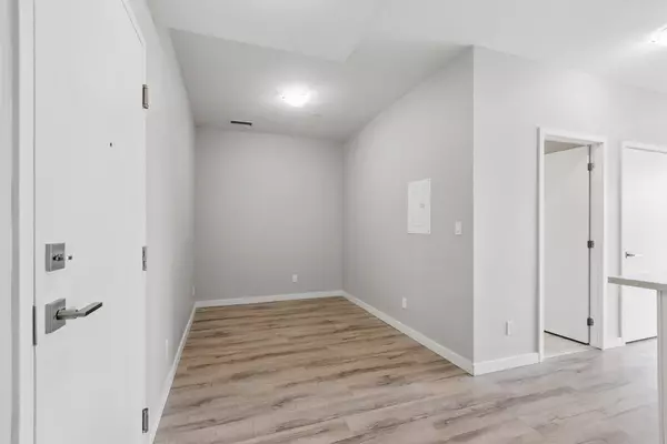 Kitchener, ON N2G 0B9,690 King ST W #321