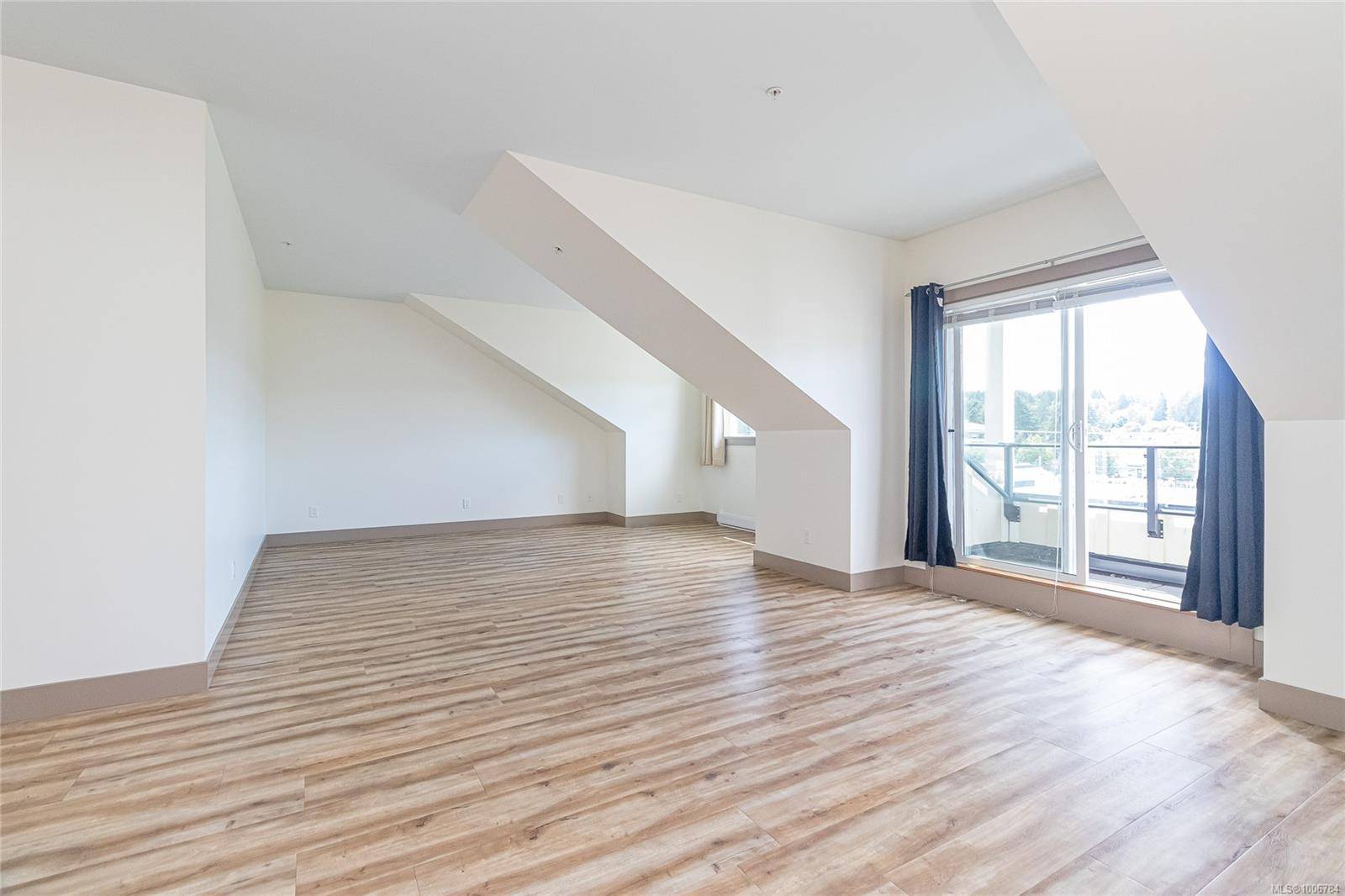Duncan, BC V9L 3V9,5822 Garden St #402