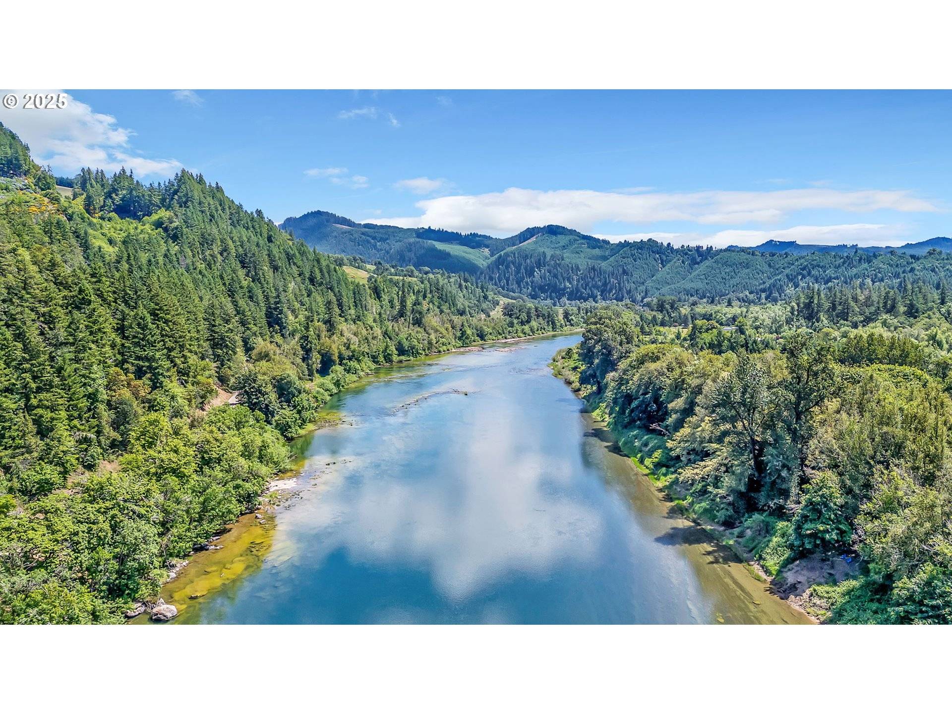 Oakland, OR 97462,453 RIVERWOOD LN