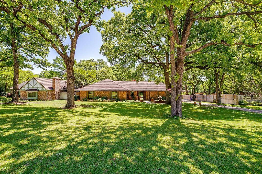 332 Driftwood Court, Azle, TX 76020