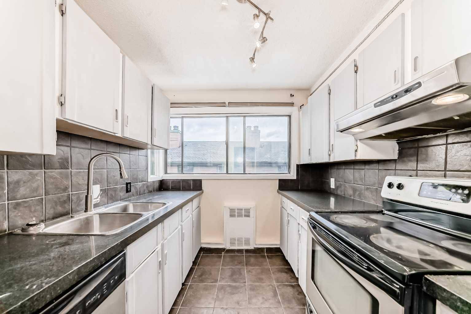 2400 15 ST SW #29, Calgary, AB T2T5S3