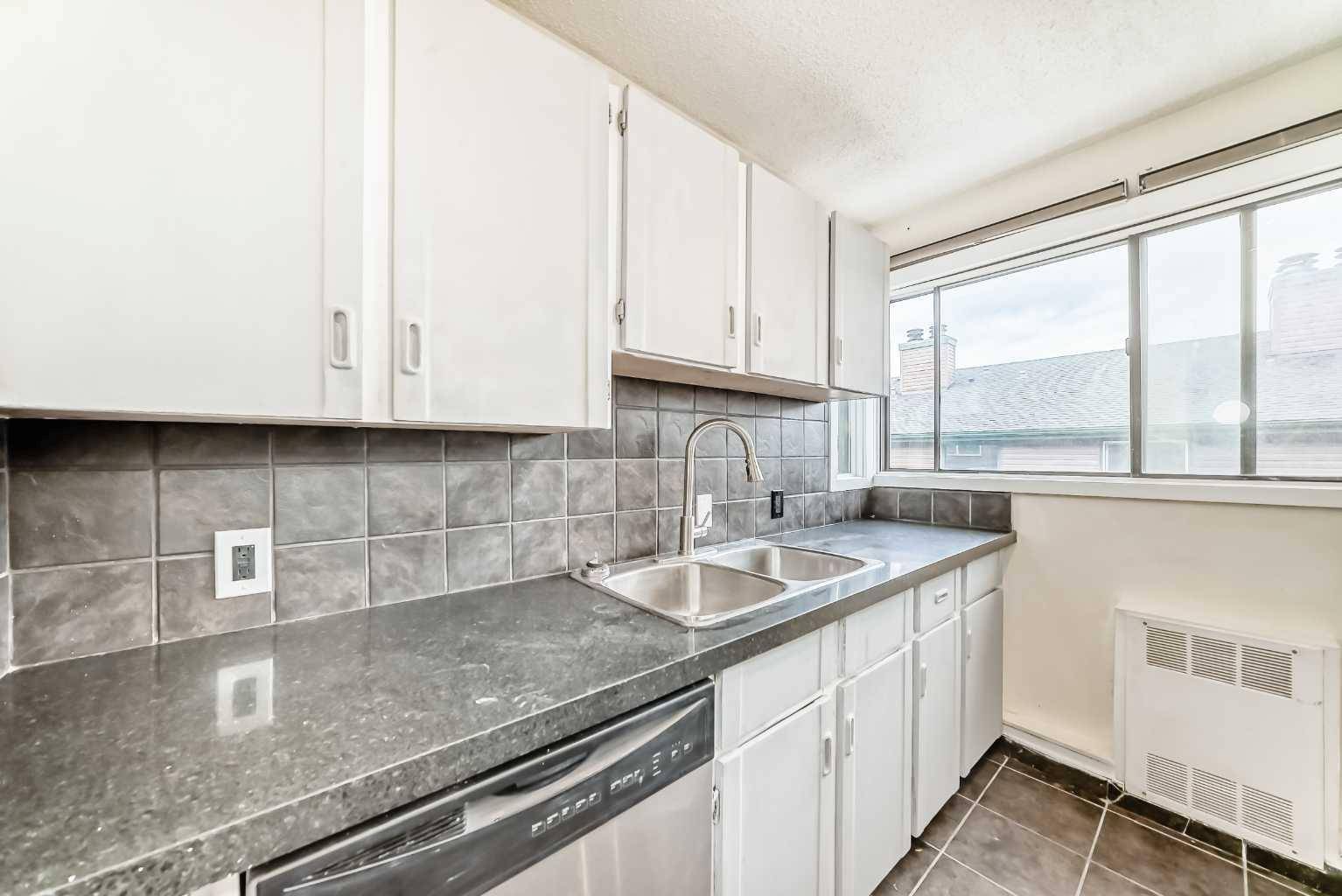 Calgary, AB T2T5S3,2400 15 ST SW #29