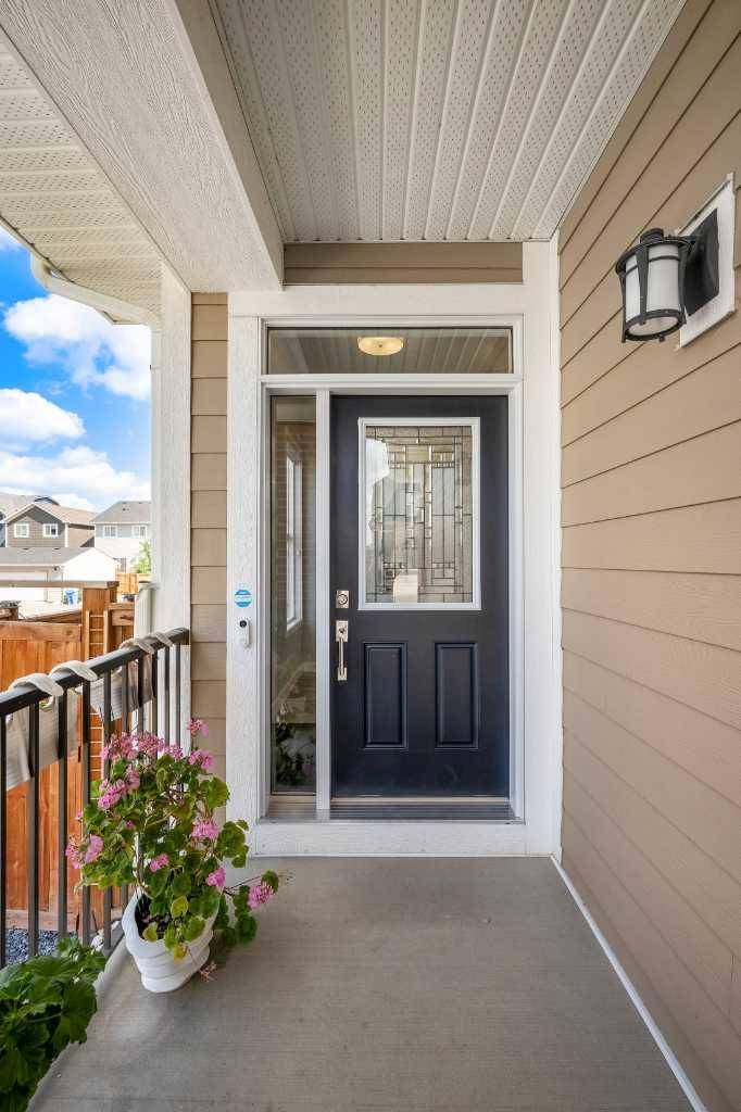 Calgary, AB T3M 2Z9,212 Magnolia Heath SE