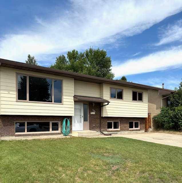 Lethbridge, AB T1H 5Y8,131 Beaverpond CT N