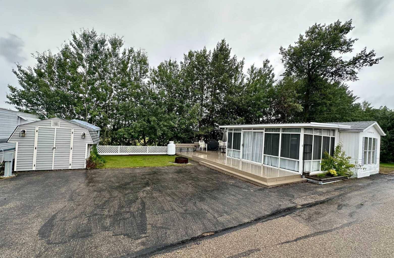 Sylvan Lake, AB T4S 1T3,6 Points West Resort