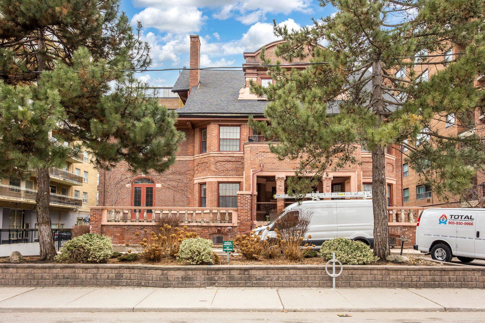 212 St George ST #203, Toronto C02, ON M5R 2N5