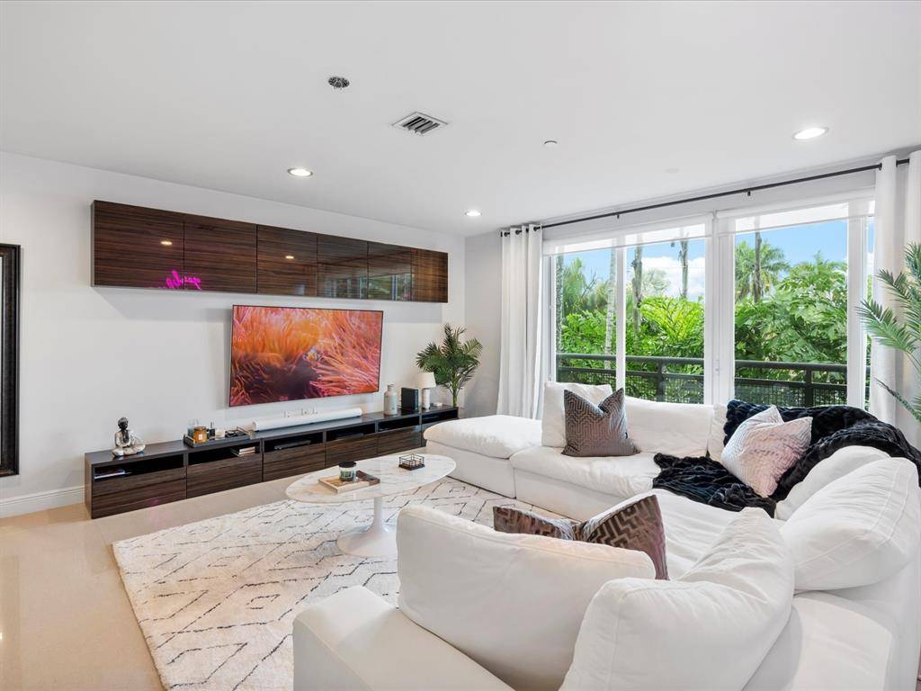 Fort Lauderdale, FL 33304,832 NE 19th Ave #832