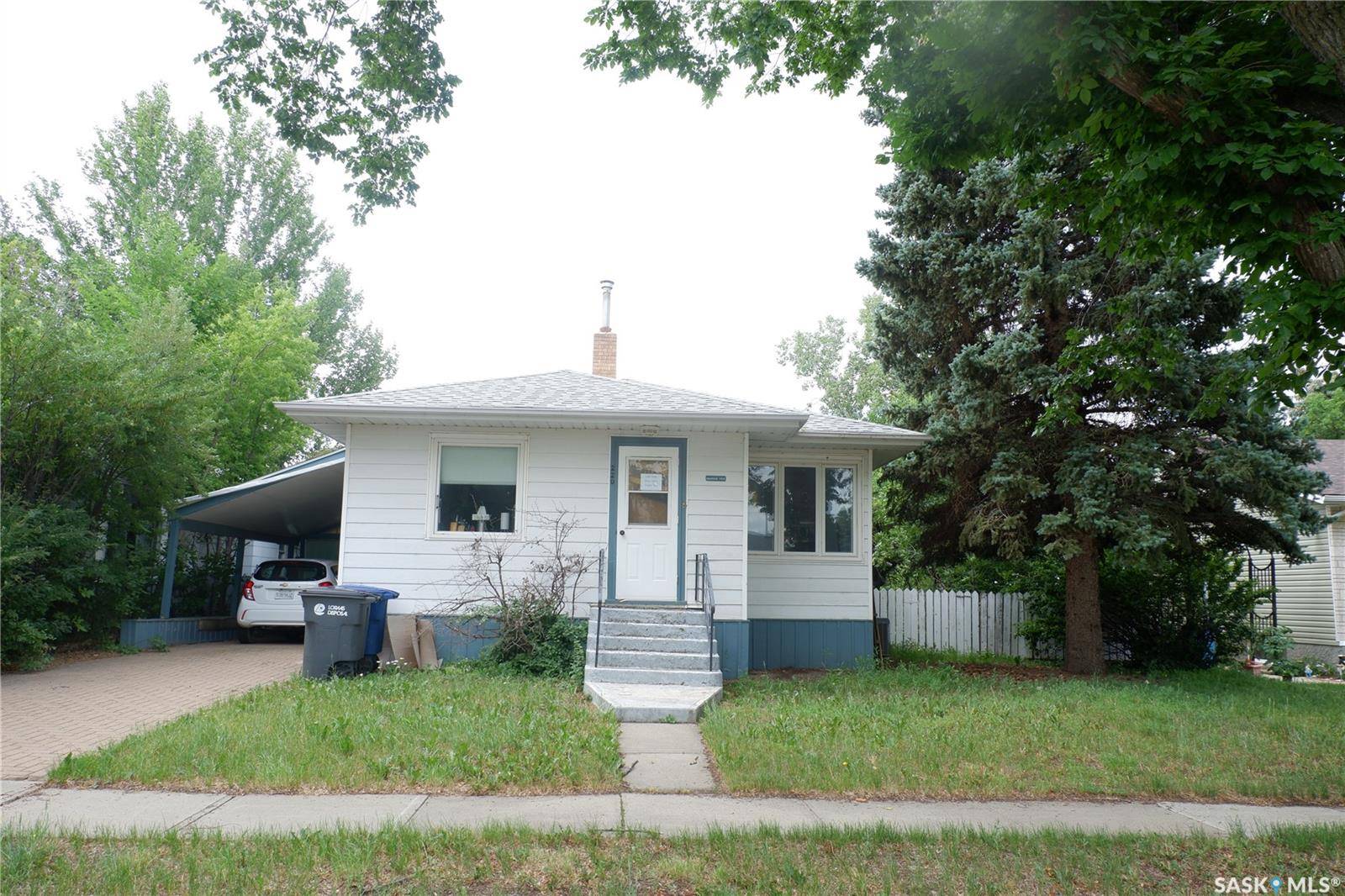 220 6th AVENUE E, Assiniboia, SK S0H 0B0