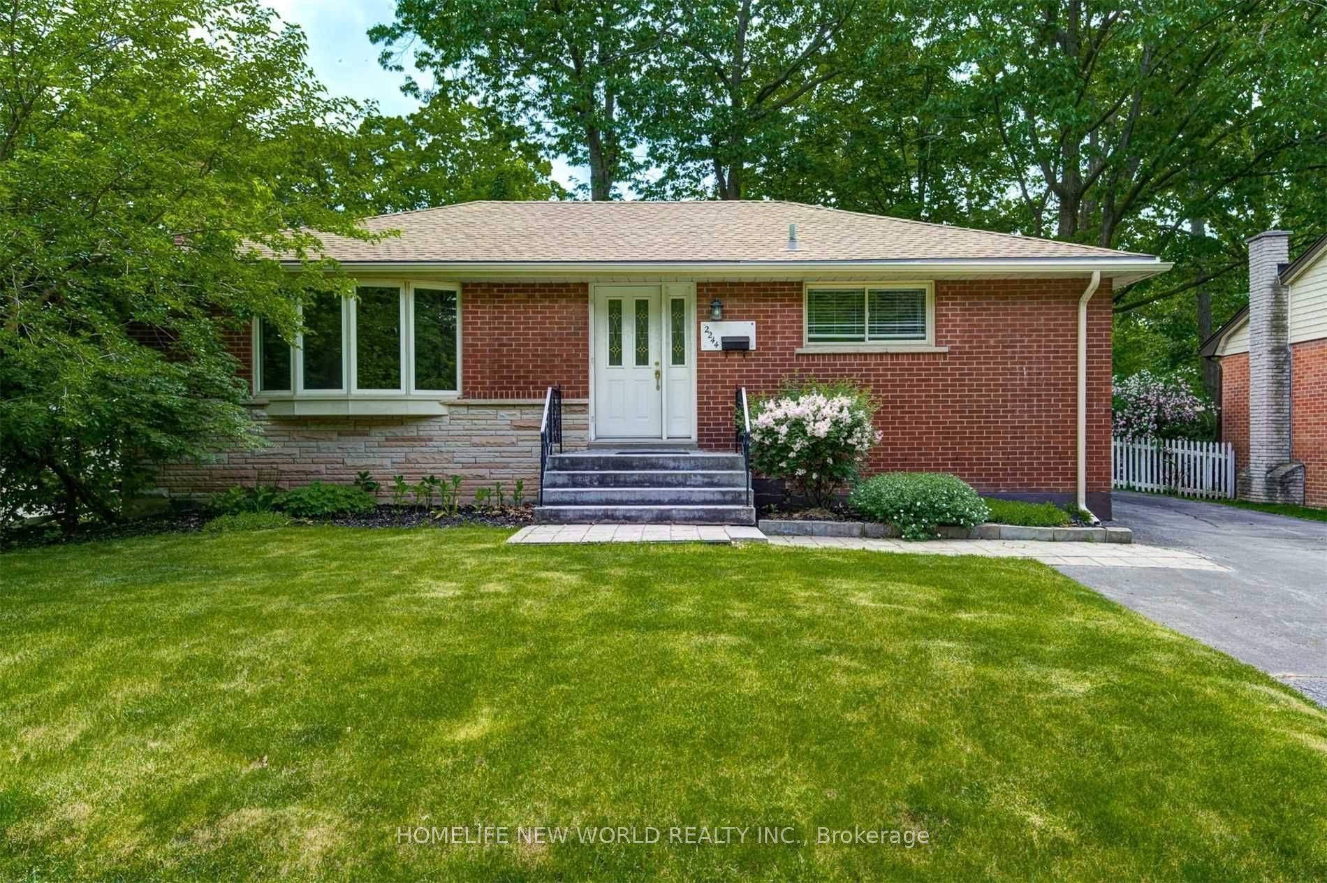 Burlington, ON L7P 1J1,2244 Mount Forest DR E