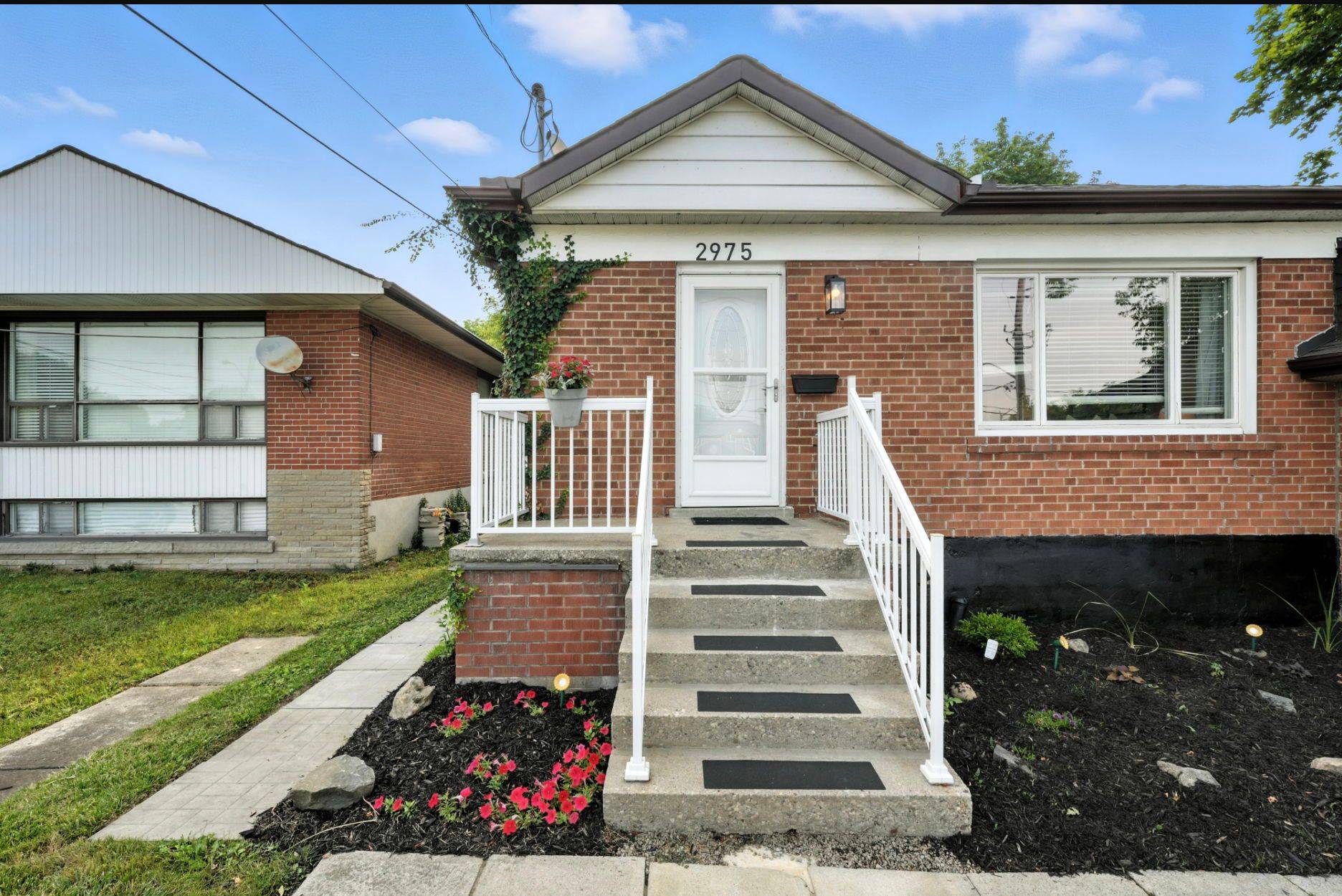 2975 Weston RD, Toronto W05, ON M9M 2T1