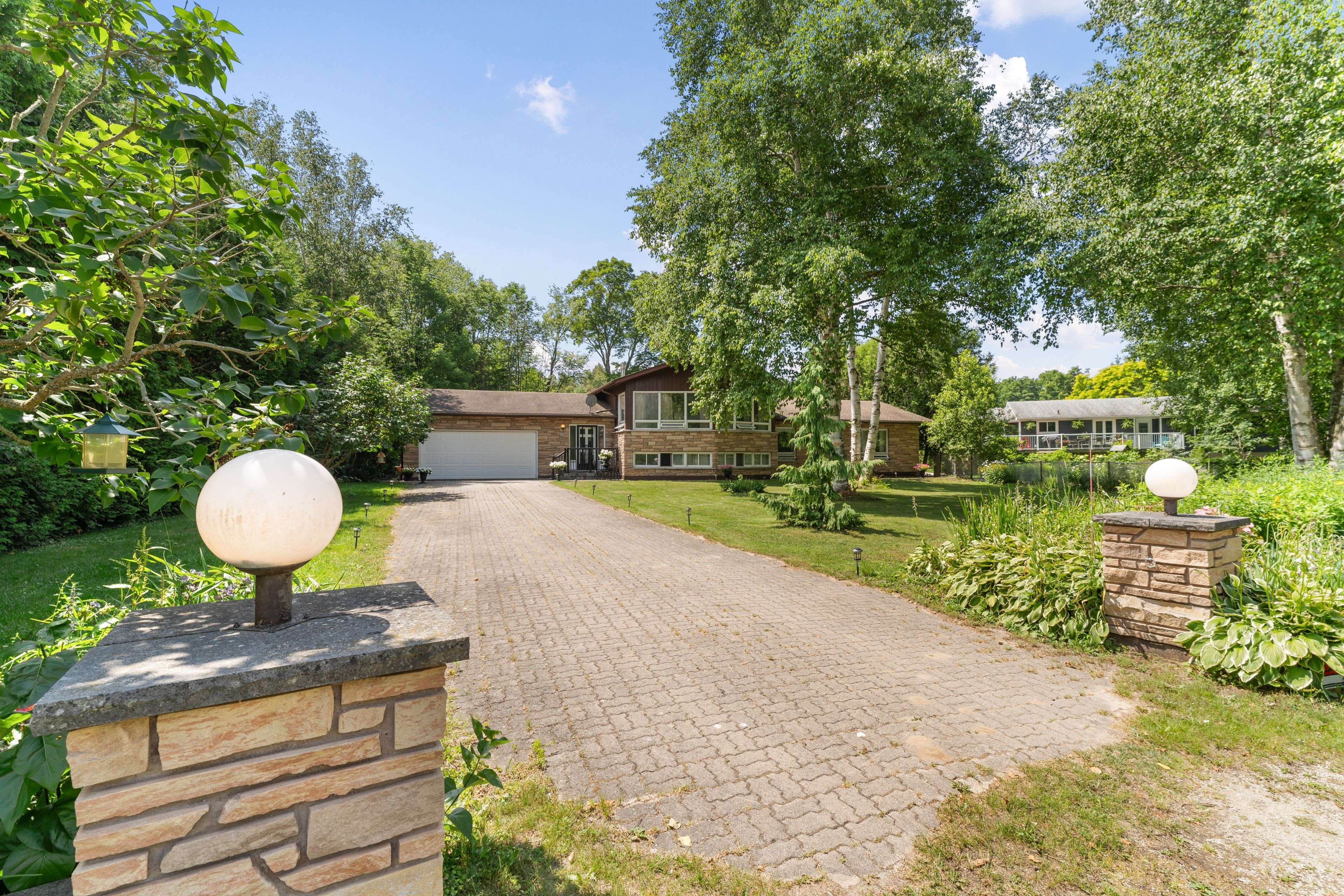 South Bruce Peninsula, ON N0H 2G0,97 Dorena CRES