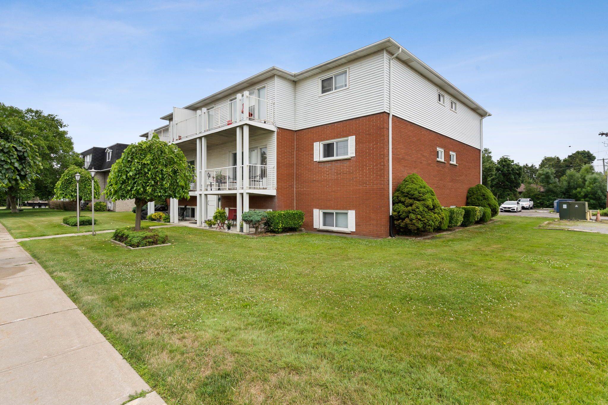 Welland, ON L3C 4W3,253 Fitch ST