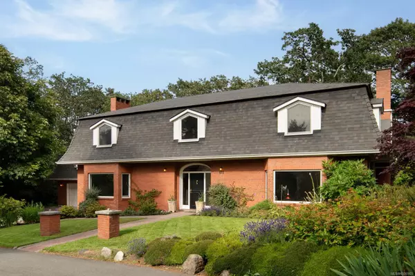 611 Island Rd, Oak Bay, BC V8S 2T7