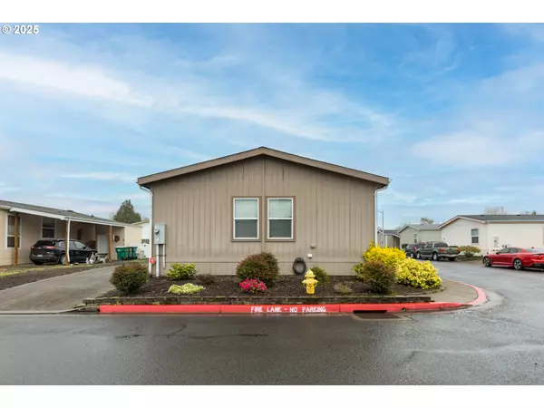 Newberg, OR 97132,1000 S MCKERN CT #120