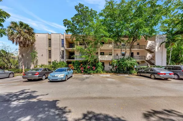 469 N Pine Island Rd #B305, Plantation, FL 33324