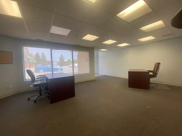 Vaughan, ON L4L 8N1,140 Regina RD #16