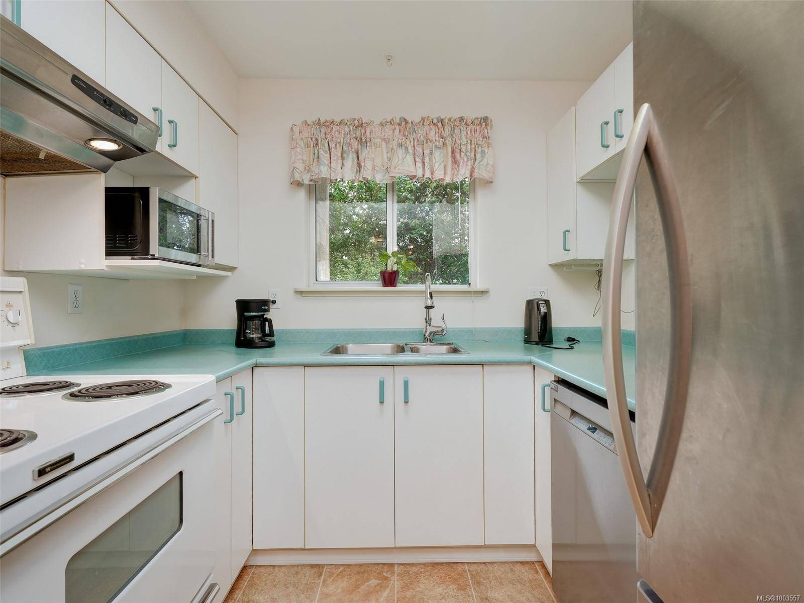 Saanich, BC V8X 2S1,1032 Inverness Rd #108