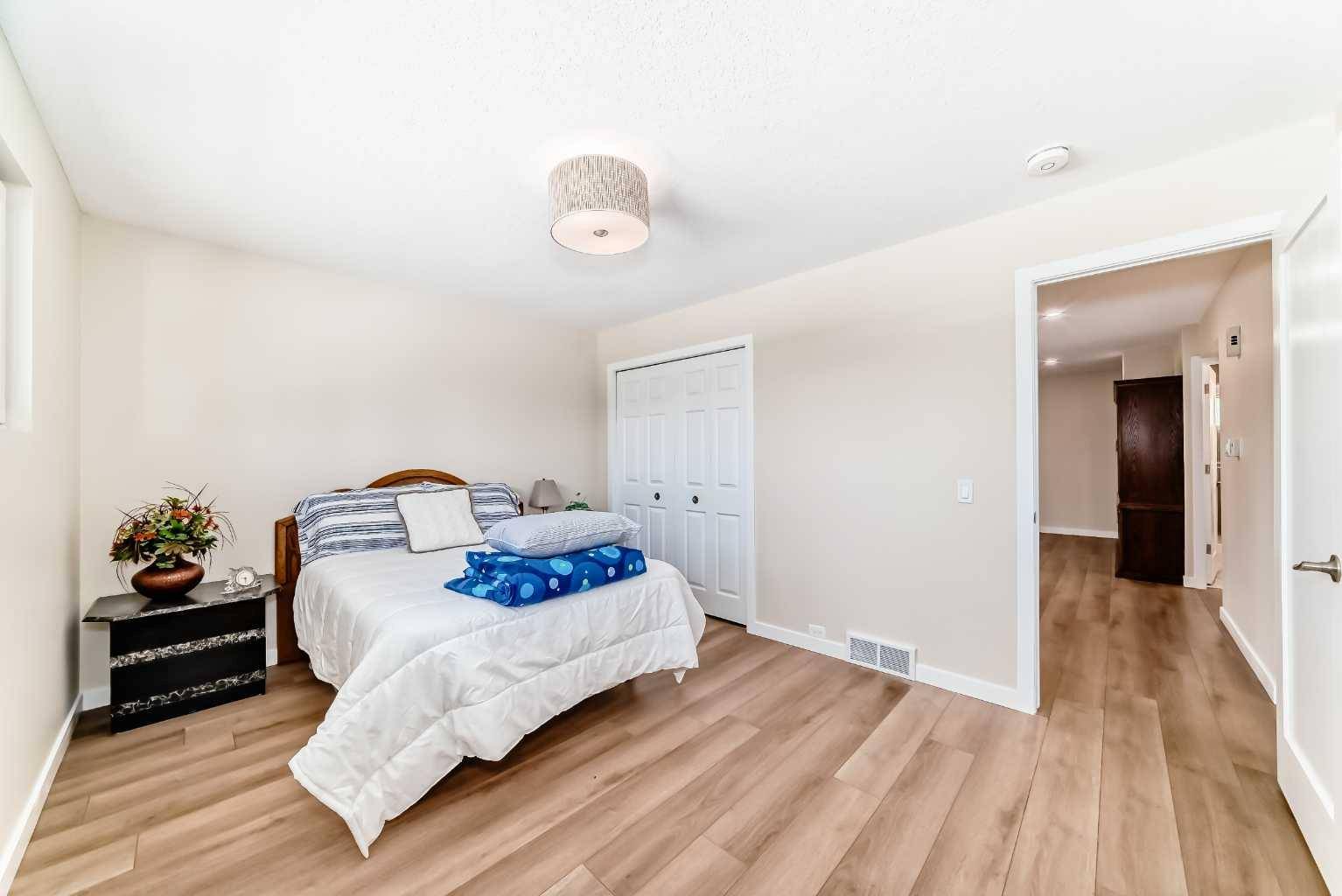 Calgary, AB T2W0X5,11023 Southdale RD Southwest