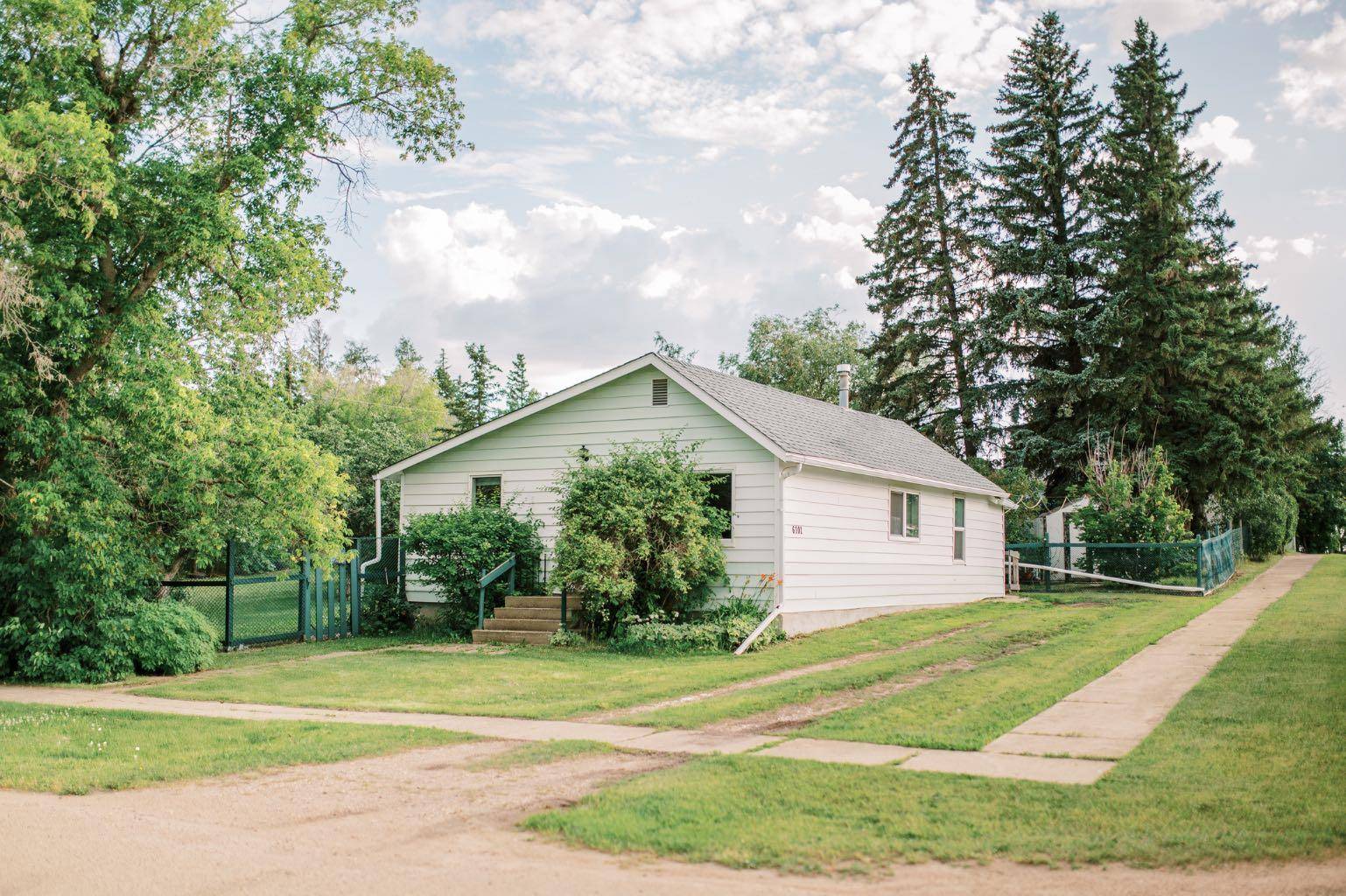 Donalda, AB T0B 0A8,6101 Foster ST