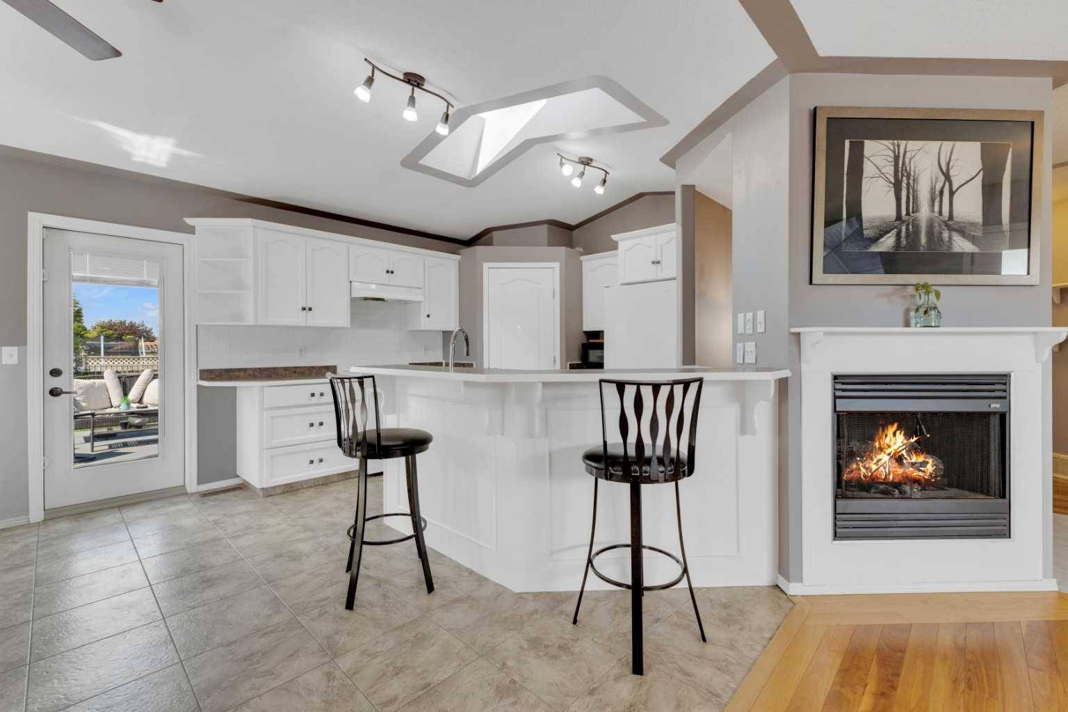 Sylvan Lake, AB T4S 1Y6,10 Heenan CRES