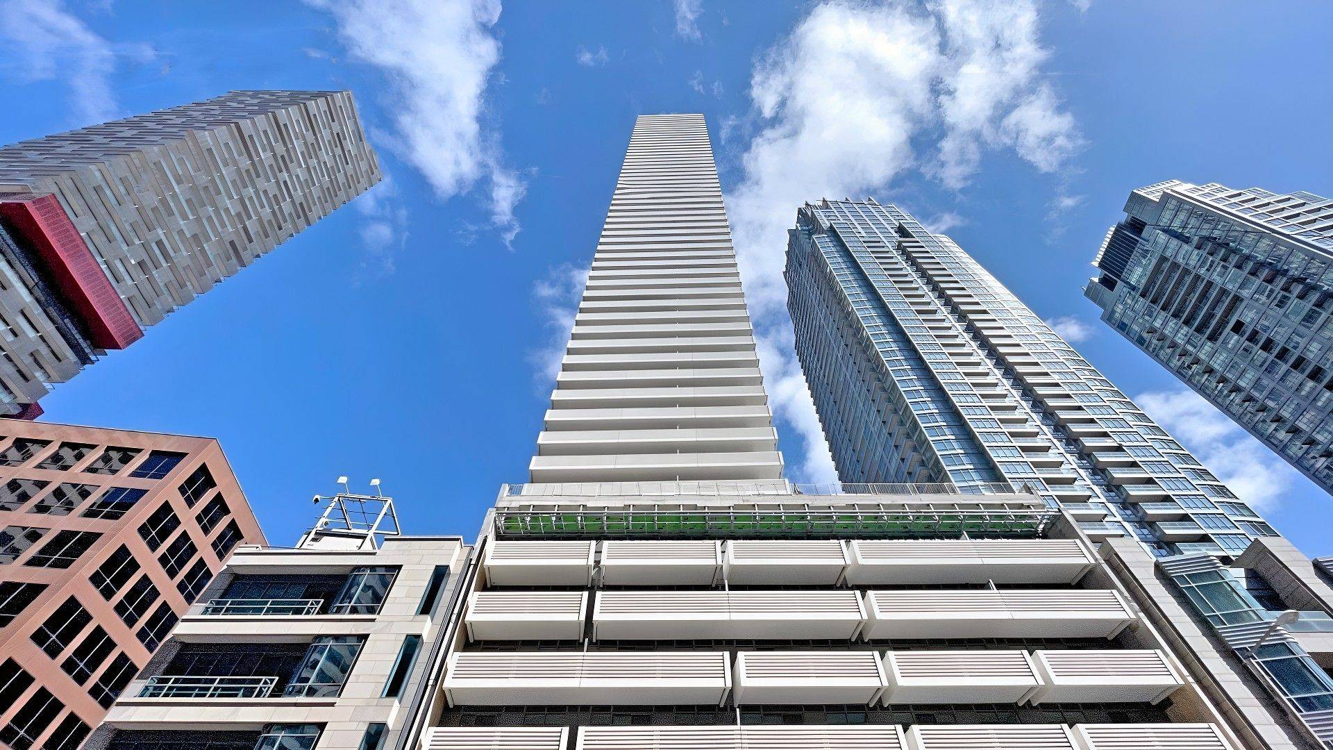 Toronto C10, ON M4S 2B4,2221 Yonge ST #2304