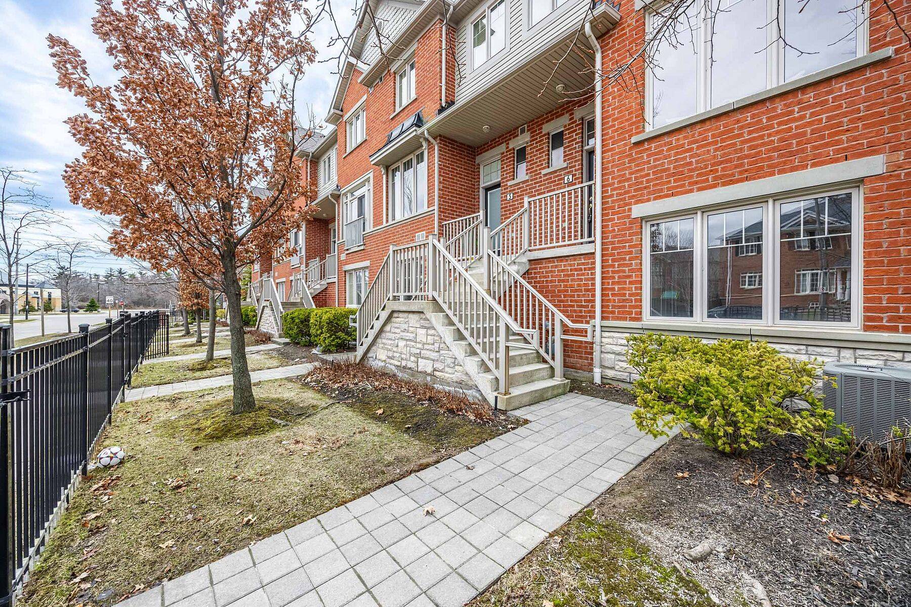 Mississauga, ON L5M 0P7,5700 Tosca DR W #6