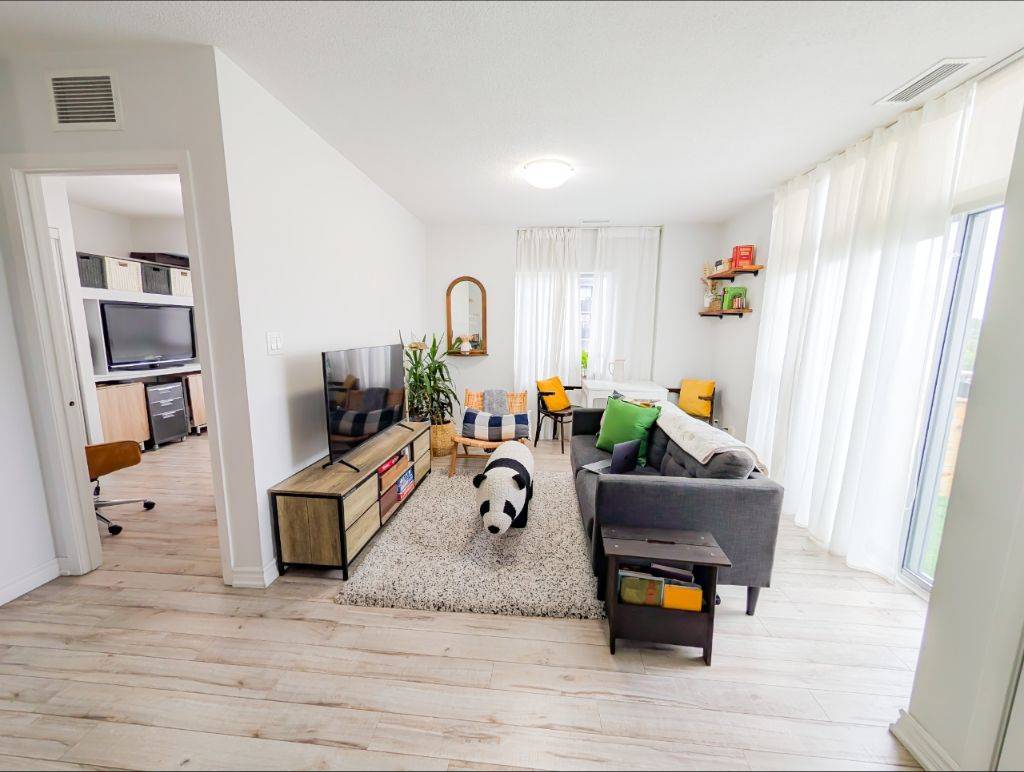 Toronto W04, ON M9N 0A2,2464 Weston RD #1010