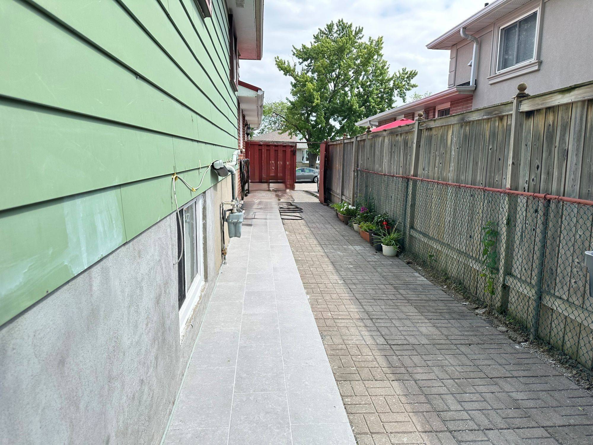 Mississauga, ON L5C 1N9,752 Eaglemount CRES #Bsmt