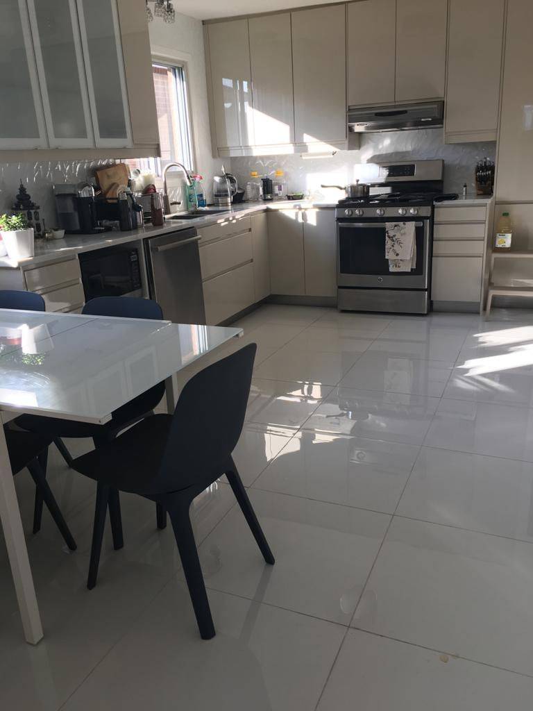 963 Lovingston CRES #Upper, Mississauga, ON L4W 3V7