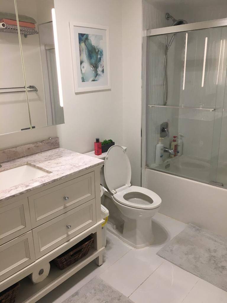 Mississauga, ON L4W 3V7,963 Lovingston CRES #Upper