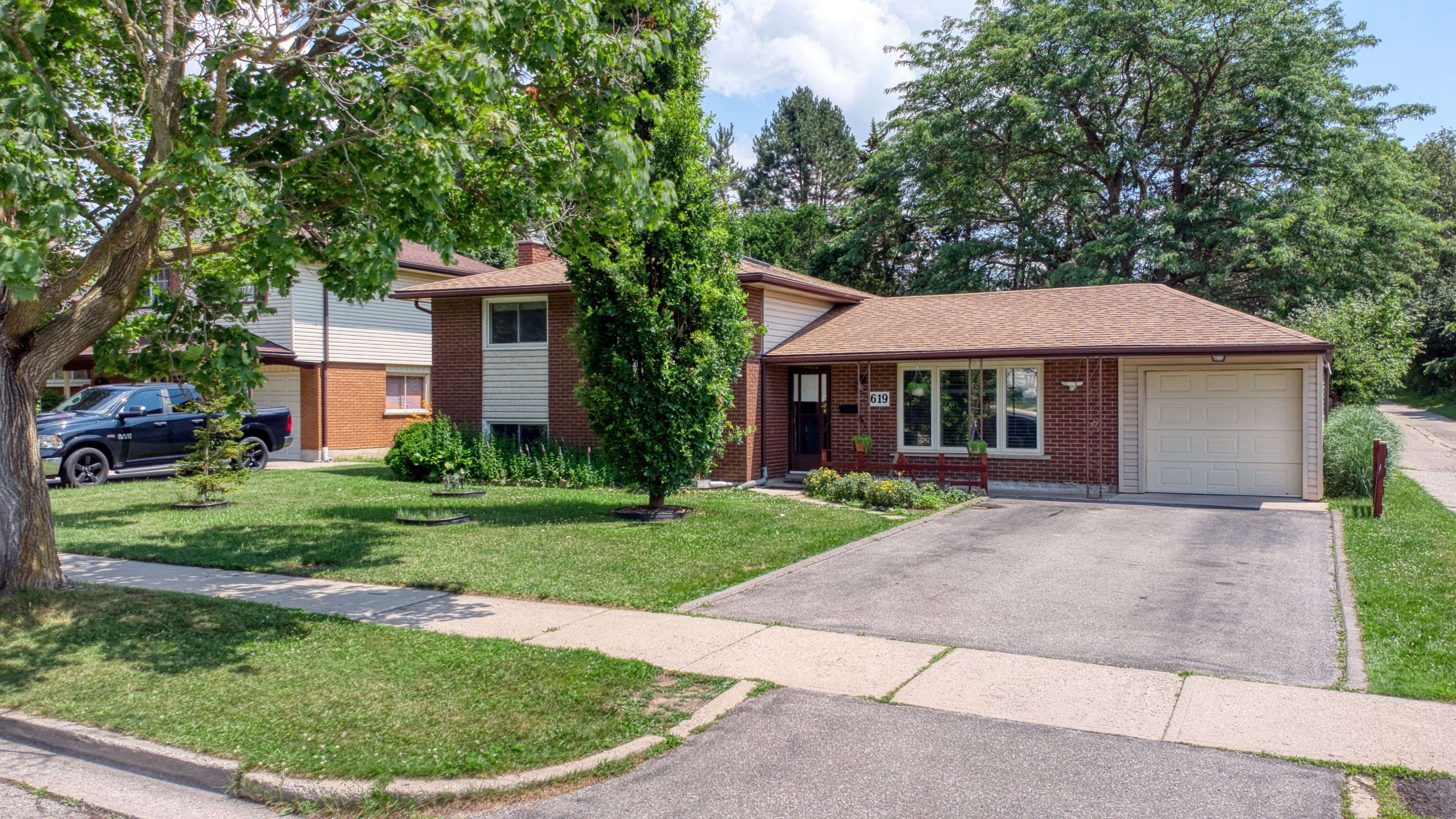 619 Forest Hill DR, Kitchener, ON N2N 1A1