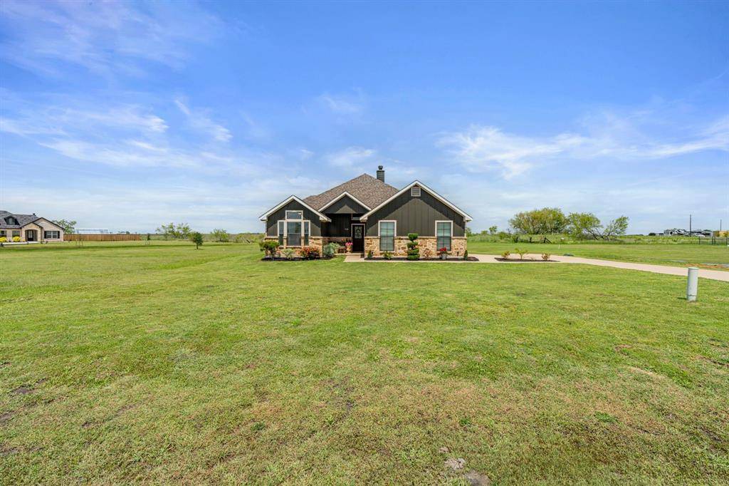Alma, TX 75119,160 Grays Creek Circle