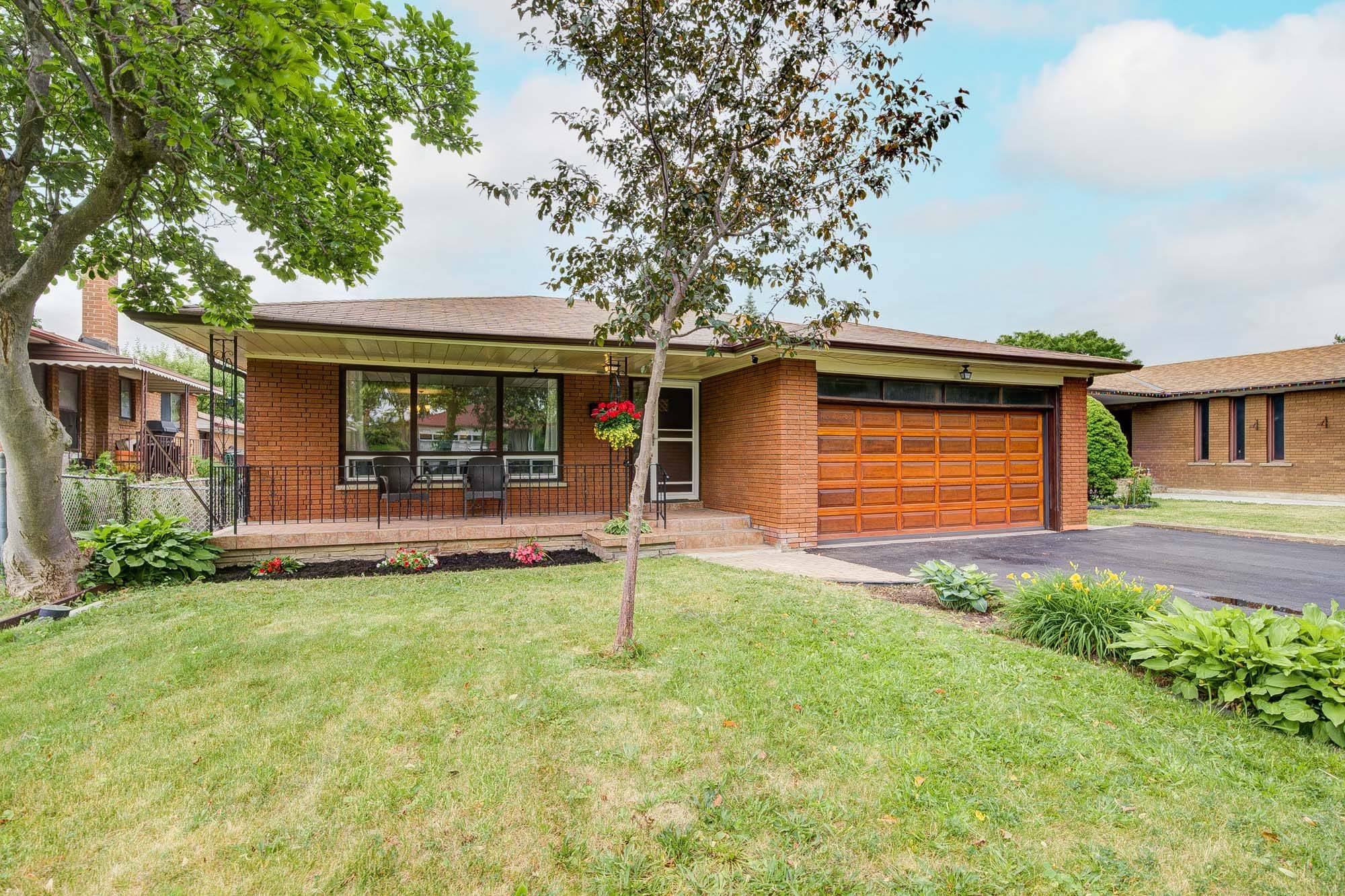 Toronto C15, ON M2J 4C4,103 Margaret AVE