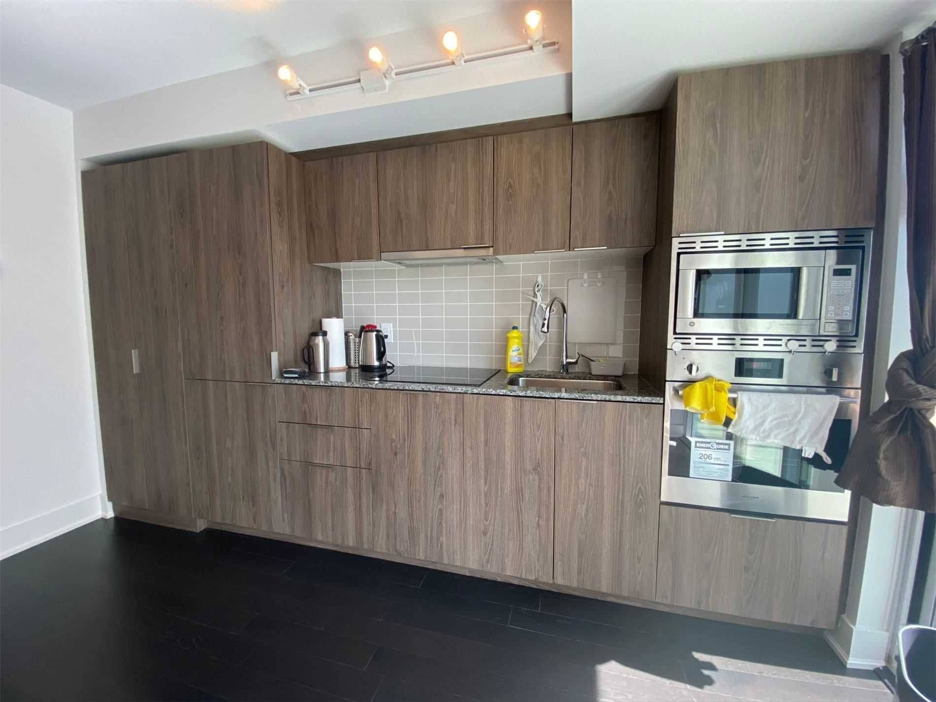 Toronto C01, ON M5S 2A2,955 Bay ST #1612