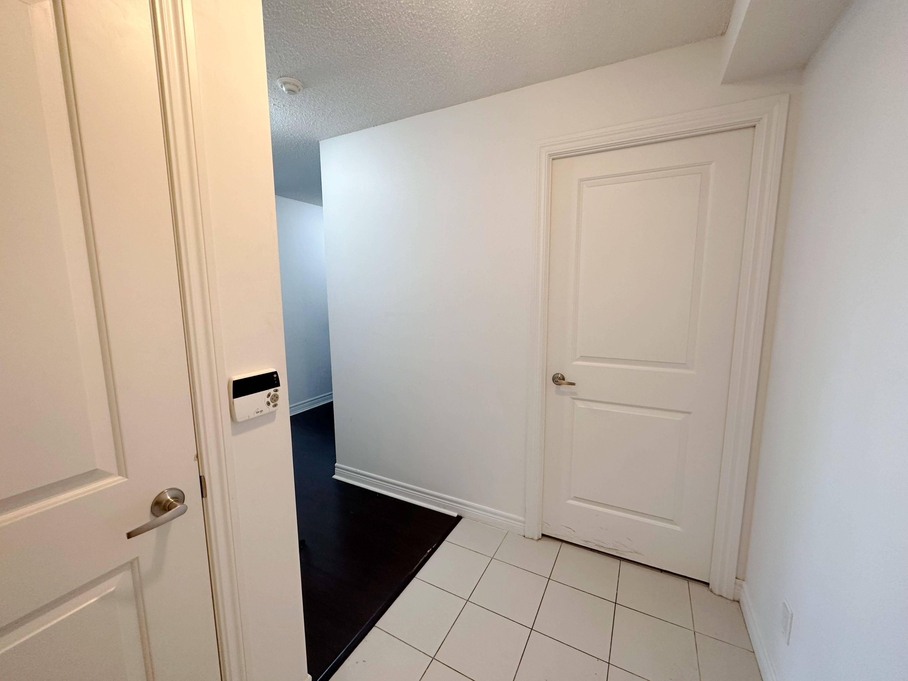 Toronto E09, ON M1P 0A9,50 Town Centre CT #3808