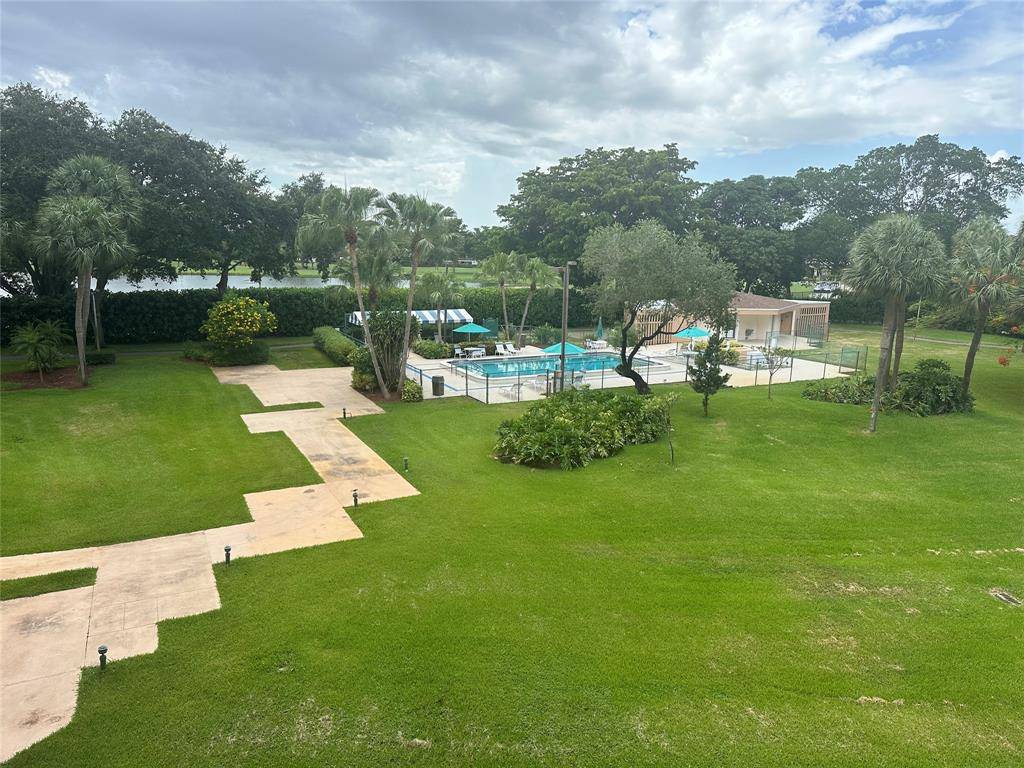 Pembroke Pines, FL 33026,900 Saint Charles Pl #310
