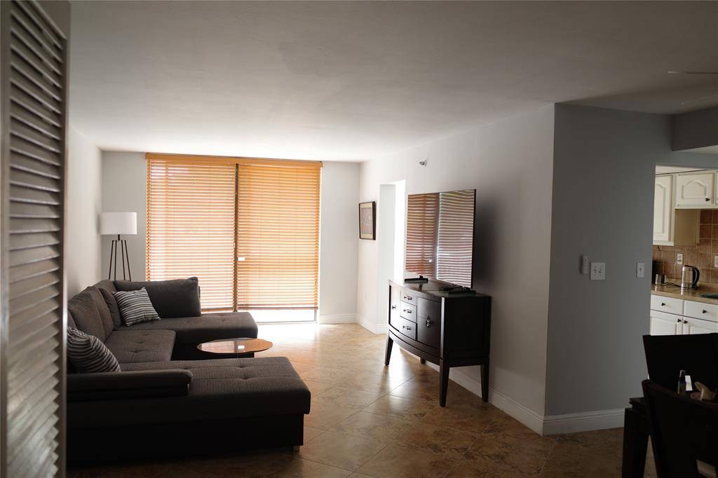 Sunny Isles Beach, FL 33160,210 174th St #L18