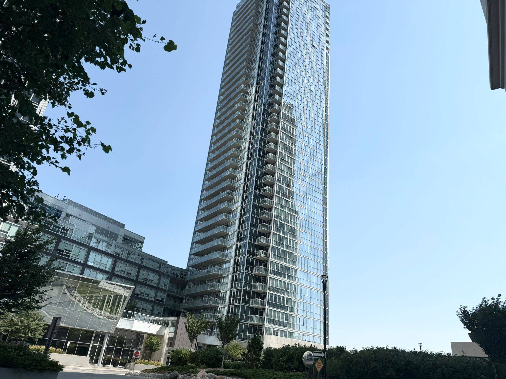 2908 HIGHWAY 7 N/A #2902, Vaughan, ON L4K 0K5