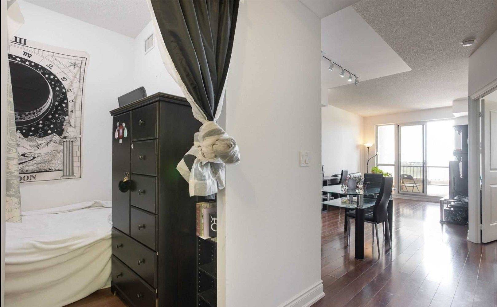 Markham, ON L6G 0G7,38 Cedarland DR #709