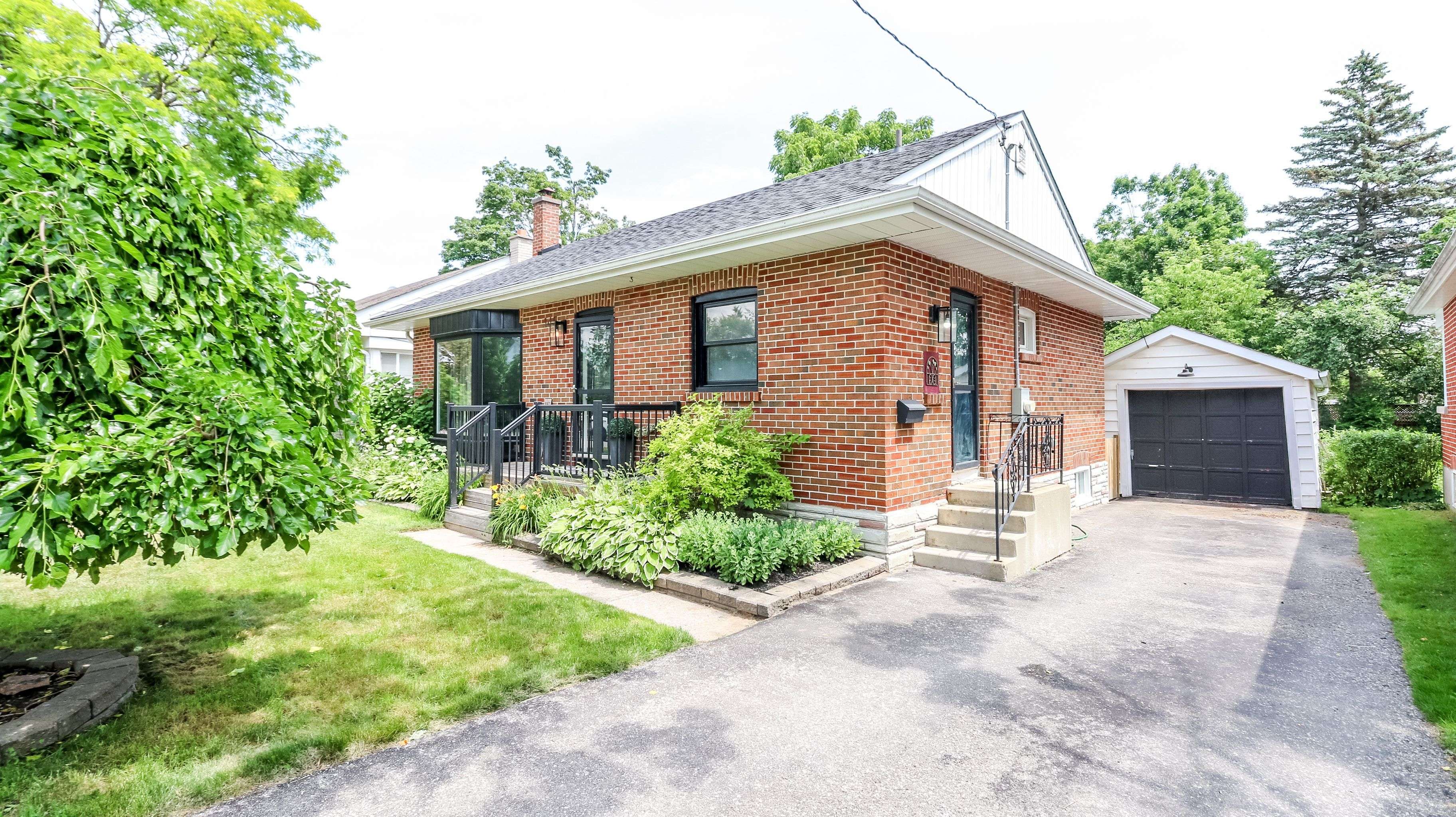 Barrie, ON L4M 4H1,145 Cook ST