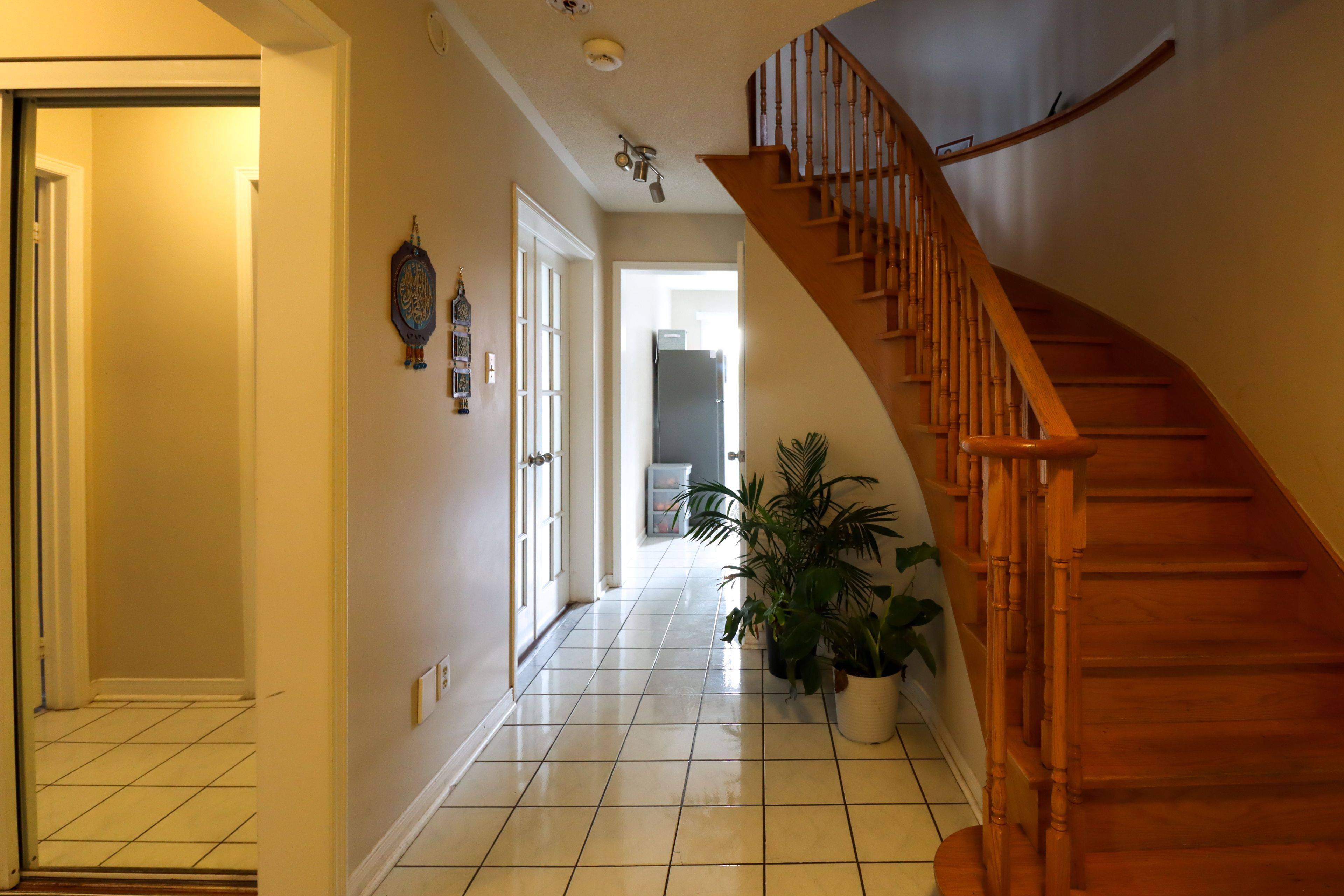 Mississauga, ON L5M 4G3,4474 Glen Erin DR
