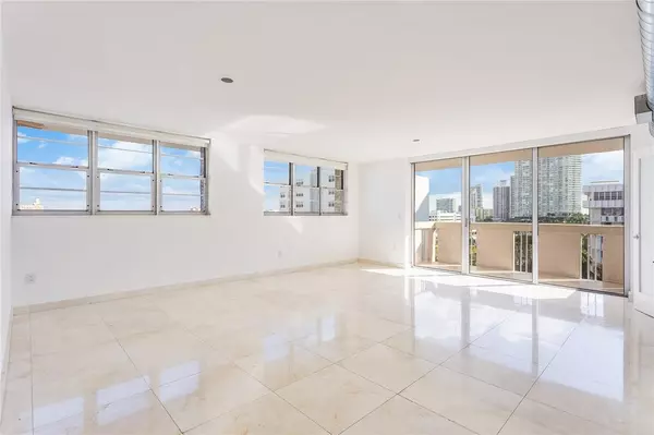 Miami Beach, FL 33139,800 West Ave #935