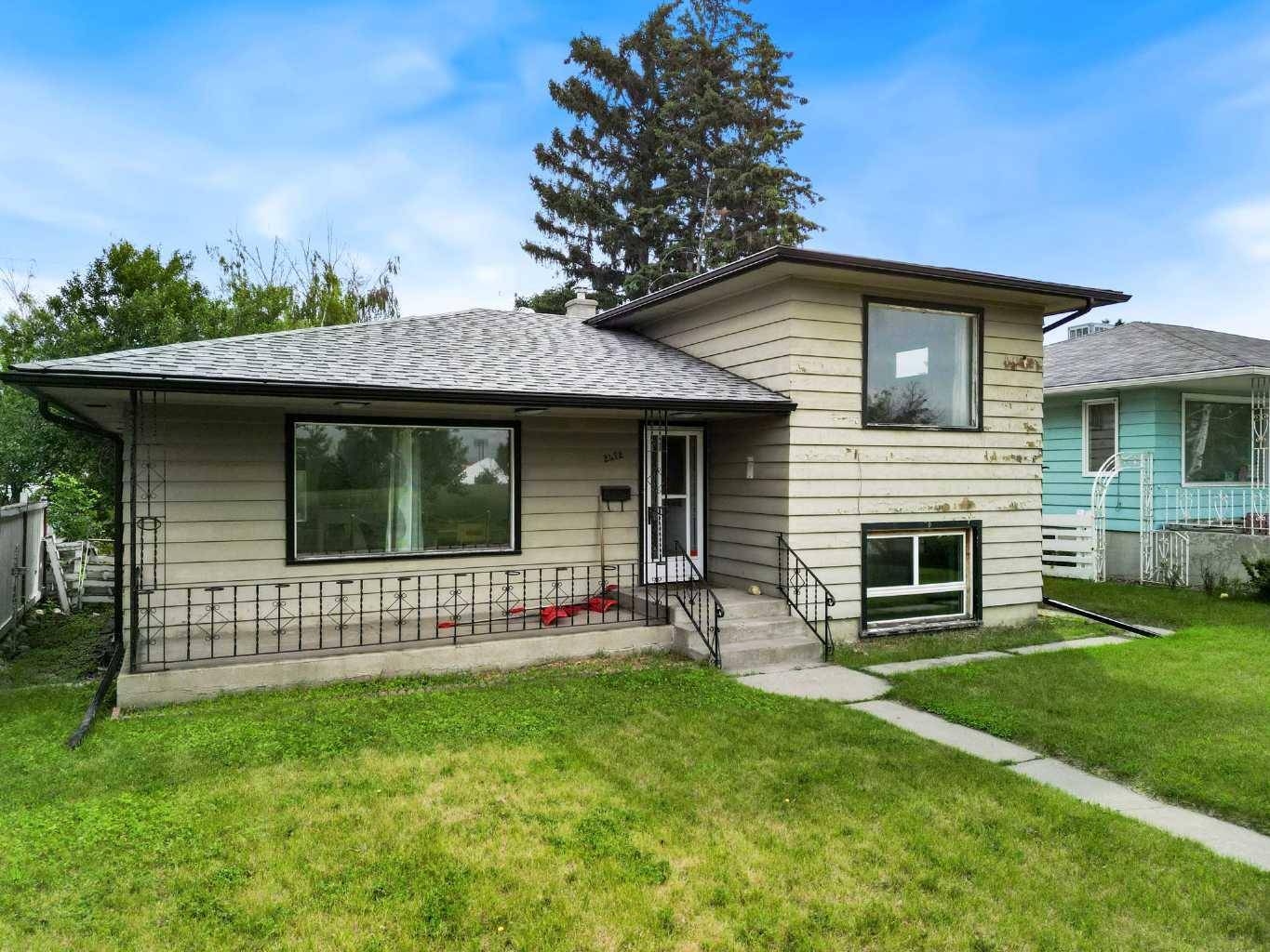 2472 Capitol Hill CRES Northwest, Calgary, AB T2M 4C2
