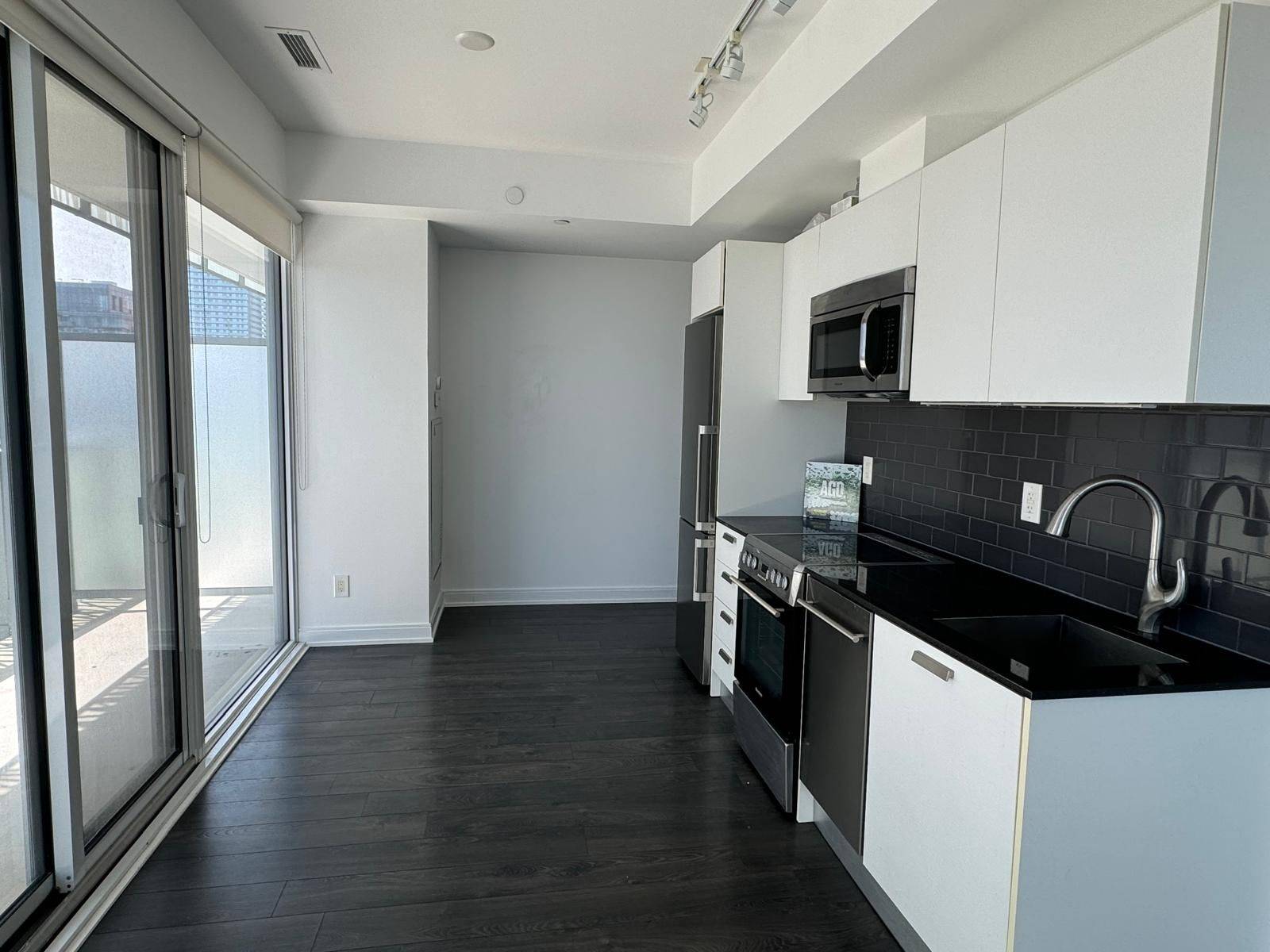 Toronto C08, ON M4Y 0B7,42 Charles ST E #2802