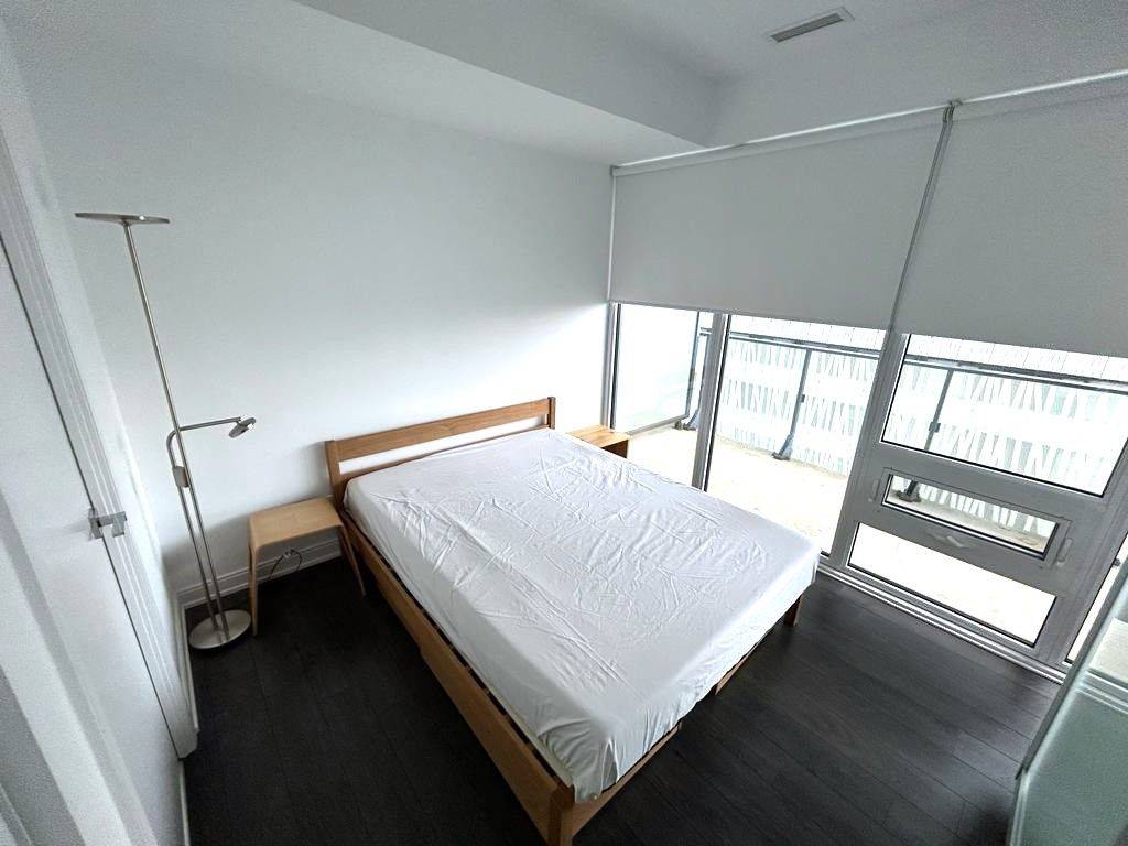 Toronto C08, ON M4Y 0B7,42 Charles ST E #2802