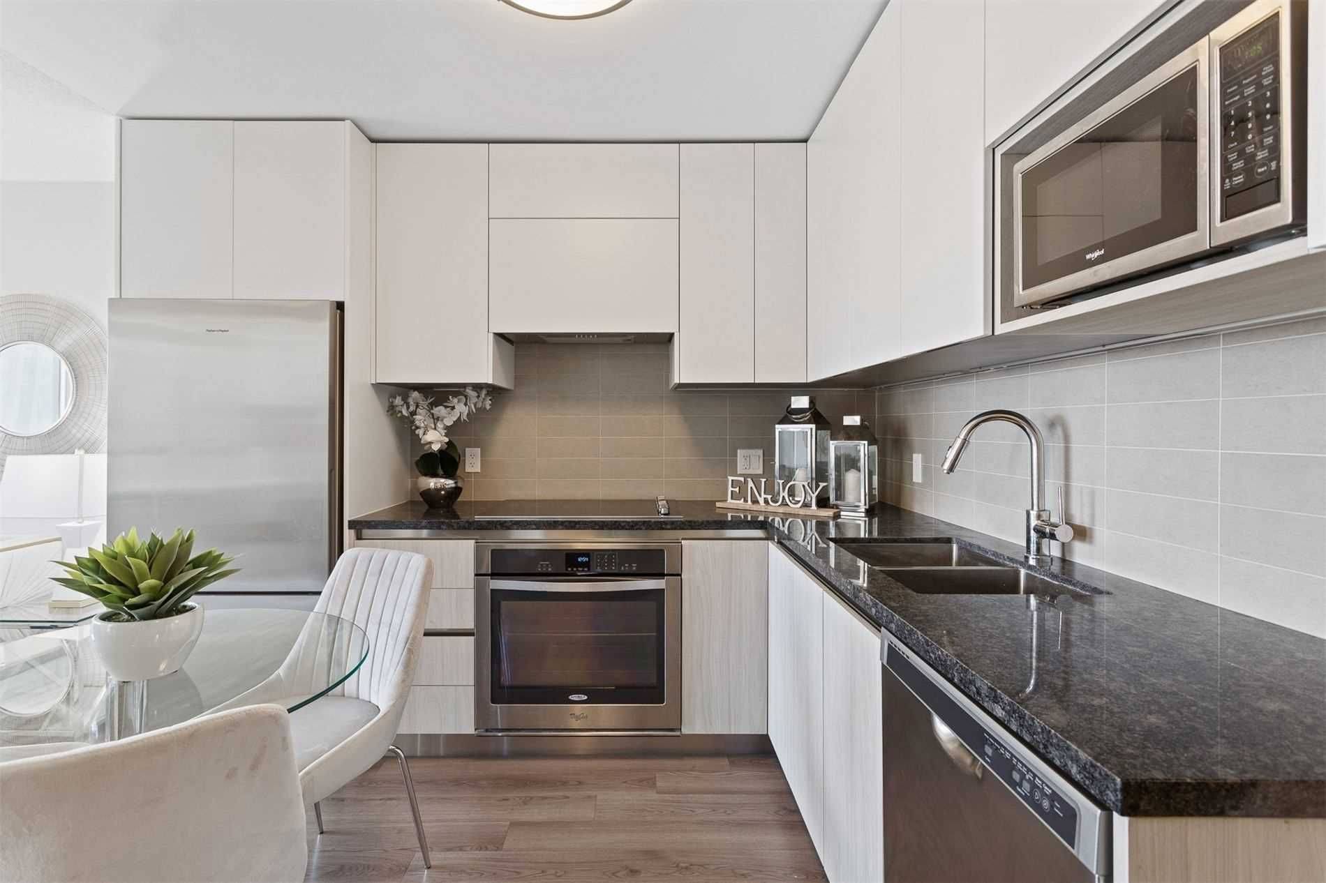25 Water Walk DR #727, Markham, ON L6G 0G3