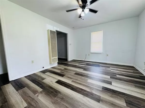 Elm Mott, TX 76640,4393 Old Dallas Road